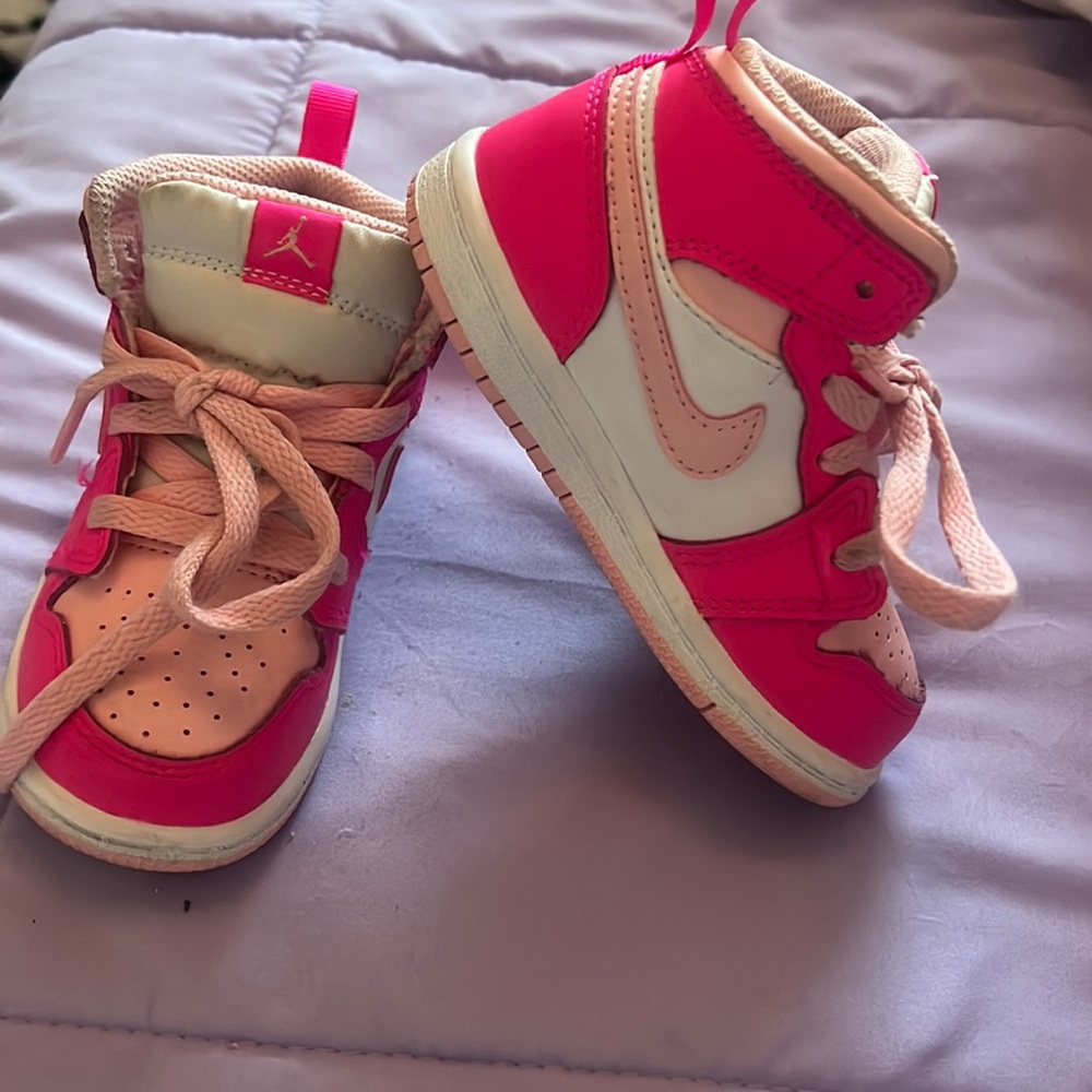 Pink Jordan’s 7c